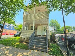 Building Photo - 483 Ferry St