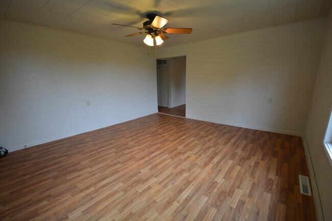 Foto del edificio - Rent this 2 Bedroom house with a 1 car garage.