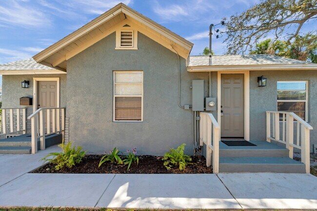 Building Photo - Charming 2-Bedroom Home with Optional Over...