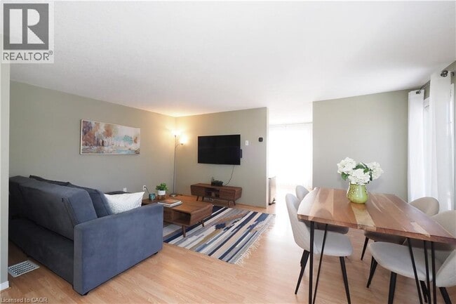 Photo du bâtiment - 75 Donnenwerth Dr