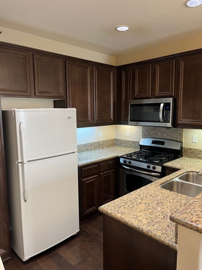 Foto del edificio - 3 Bedroom Townhouse in Gated South Temecul...