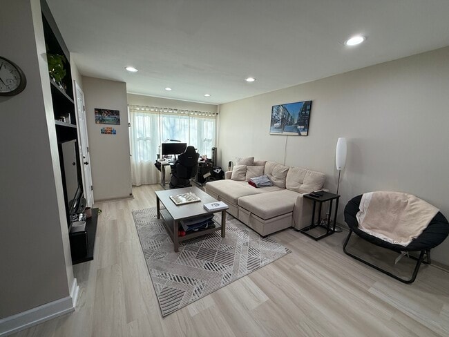 Foto del edificio - 536 S 74th St