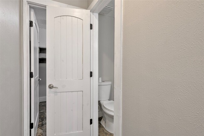 Foto del edificio - 4131 Valley Haven Dr