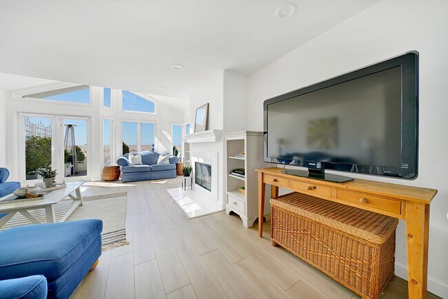 Building Photo - Oceanfront On The Boardwalk 3 Bed/ 2.5 Bath