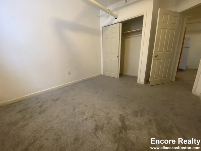 Building Photo - 19 Peterborough St