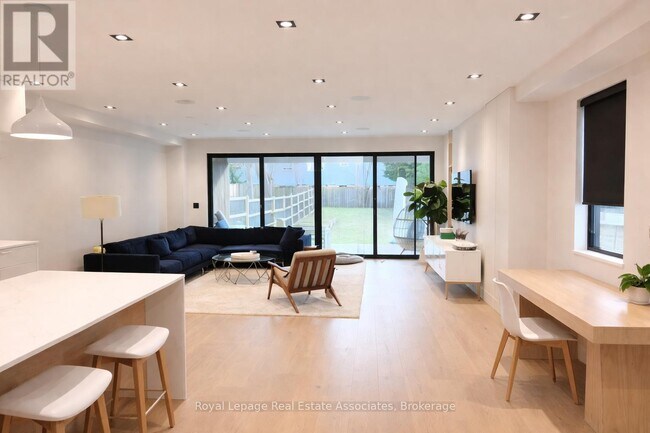 Building Photo - 24B Broadview Ave