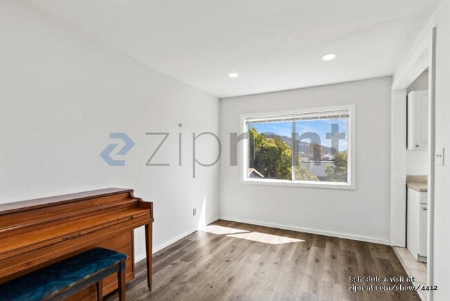 Building Photo - 5210 Sacramento Ave