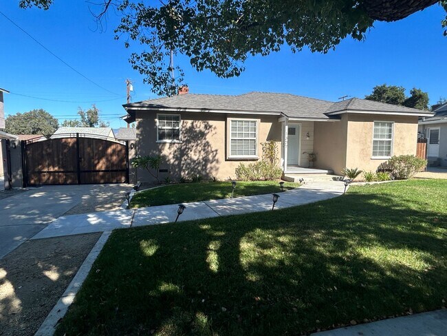 Foto del edificio - Beautifully Updated 2 Bedroom 1 Bathroom W...