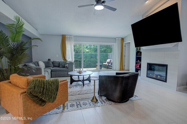 Building Photo - 11657 Brush Ridge Cir N