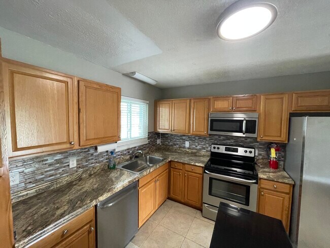 Foto del edificio - 201 W College Blvd