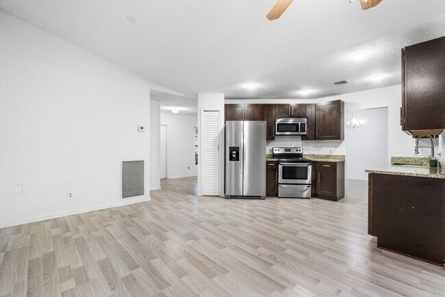 Foto del edificio - 190 Parkwood Dr S