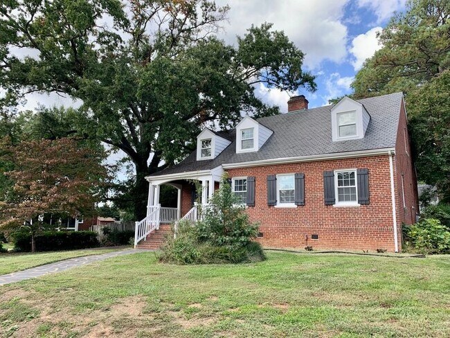 Building Photo - 3218 Douglasdale Rd