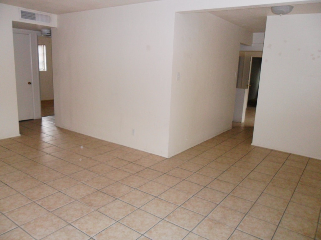 Building Photo - 1415 E Lee St