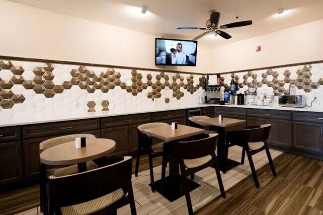 Building Photo - Best Western short and long-term stay opportunity!