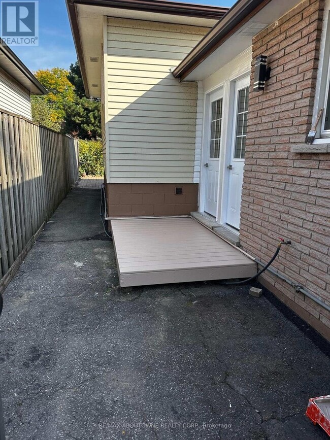 Building Photo - 597 Upper Paradise Rd