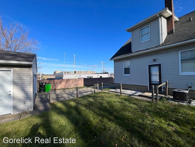 Building Photo - 3 br, 1 bath House - 1506 Parker Drive