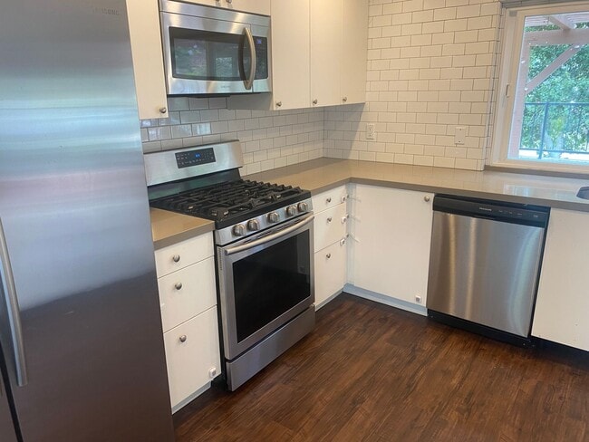 Building Photo - Mission Oaks