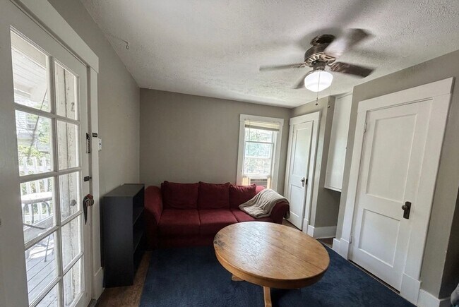 Foto del edificio - Cozy 1 Bedroom Apartment close to Aggieville!