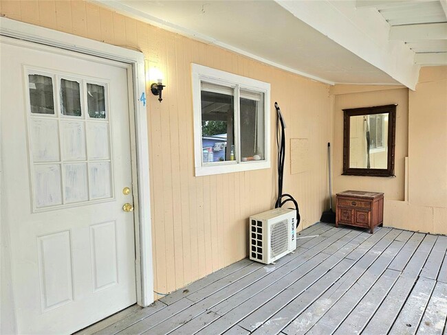Building Photo - 4419 W Bayshore Dr