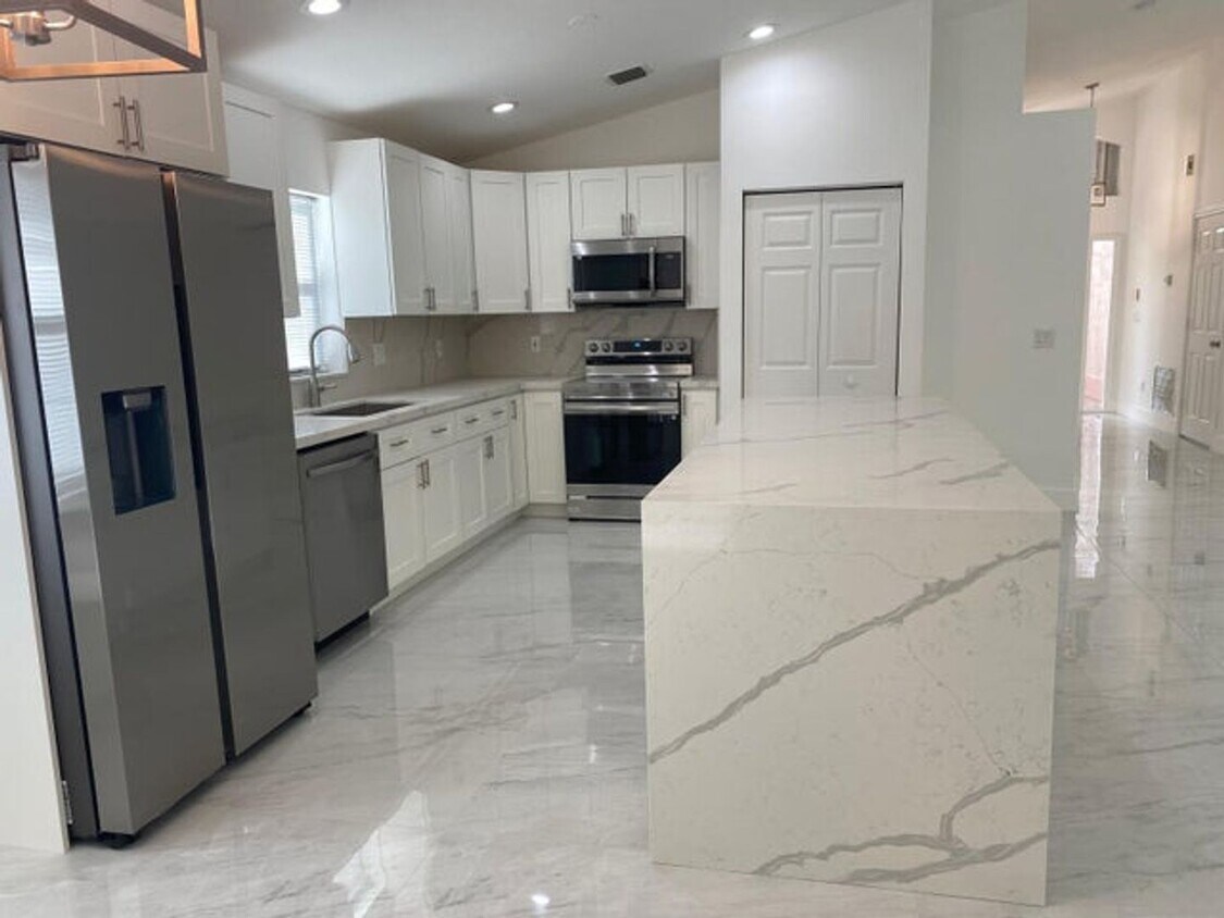 Foto principal - 8814 Thames River Dr