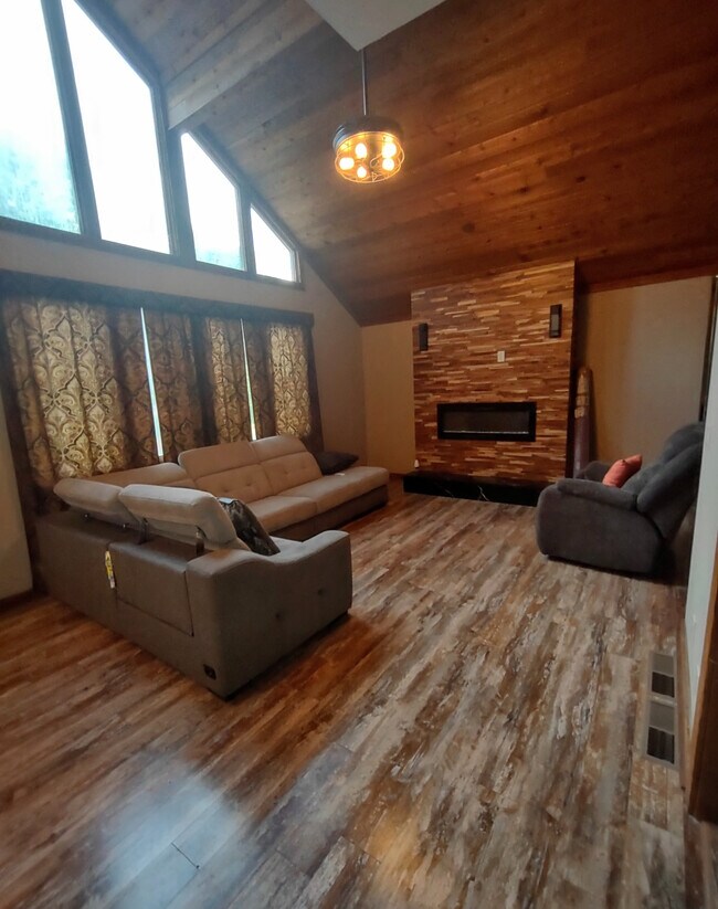 Foto del edificio - Room in House on New Crossing Trail E