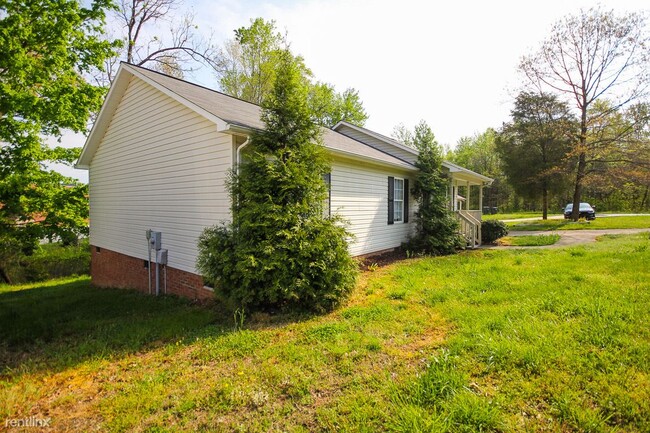 Building Photo - 3 br, 2 bath House - 104 James Ave