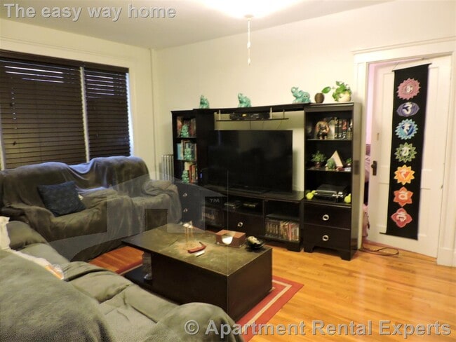 Building Photo - 11 Gray St