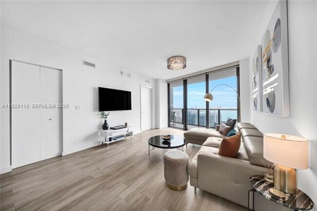 Foto del edificio - 1300 S Miami Ave