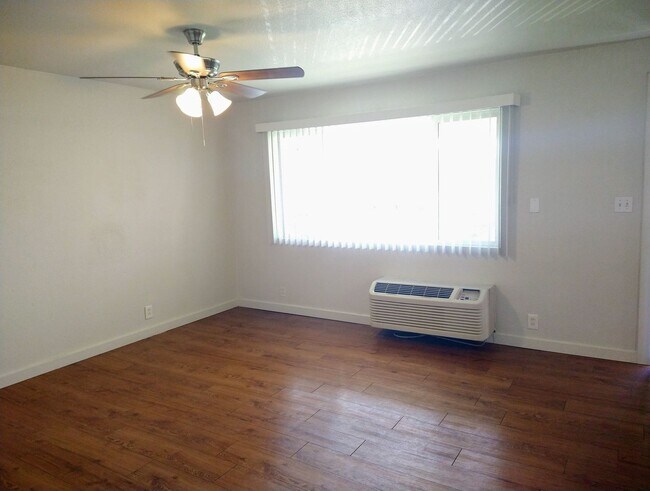 Foto del edificio - Iris Drive