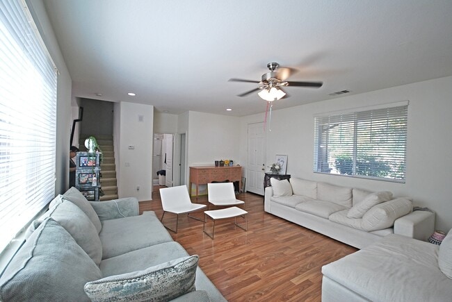 Building Photo - 27470 Riverside Ln