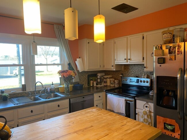 Building Photo - 206 Mitchell Cir