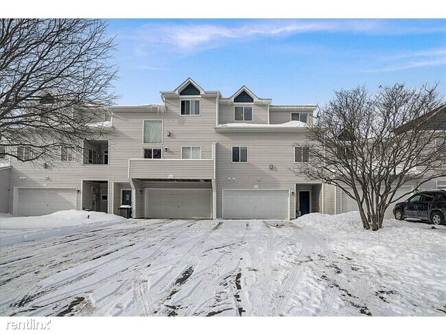 Building Photo - 2 br, 2 bath Townhome - 10712 Tamarack St NW