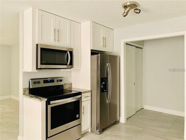 Building Photo - 205 Babson Dr