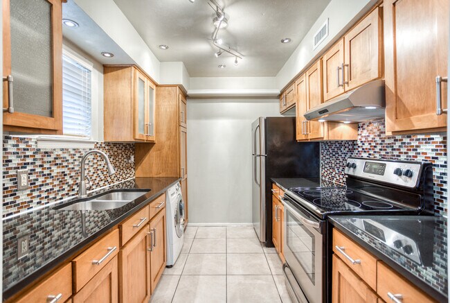 Foto del edificio - 10536 Stone Canyon Rd