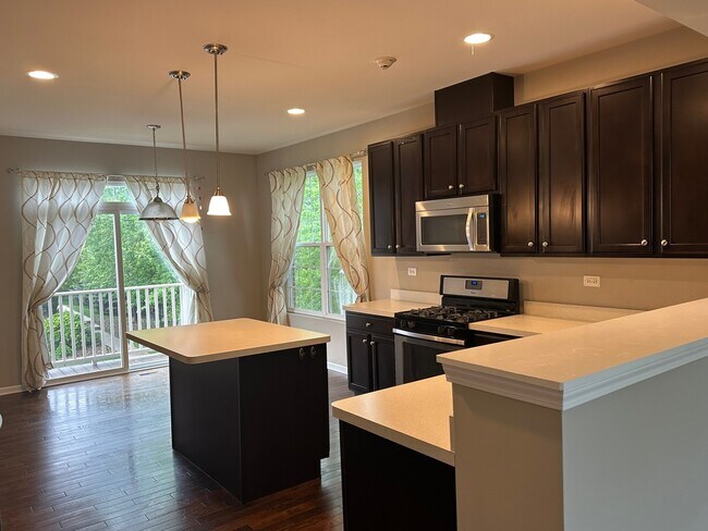 Building Photo - 2543 Dunraven Ave