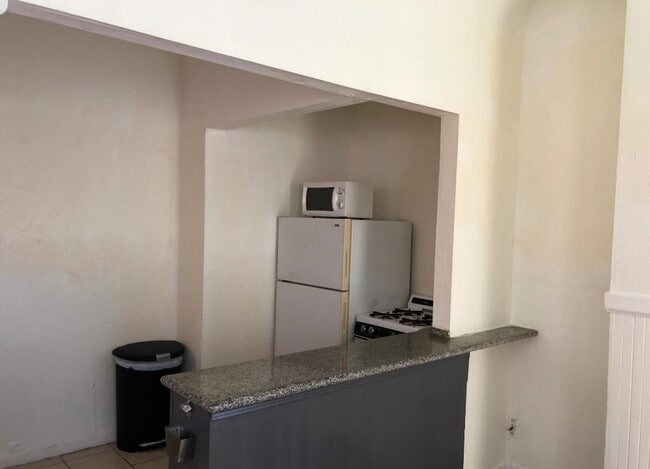 Apt 3 Kitchen - 420 26th St