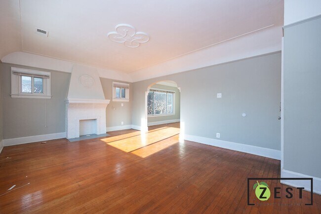 Building Photo - 3740 Tyler St