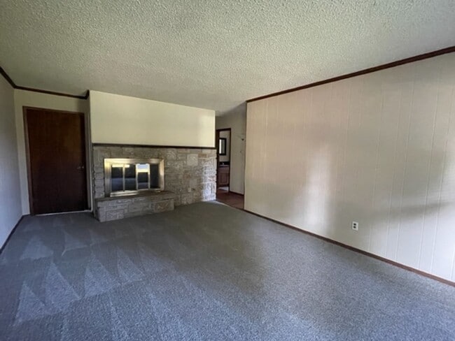 Building Photo - Southside Springfield!  2 Bedroom/2 Bath D...
