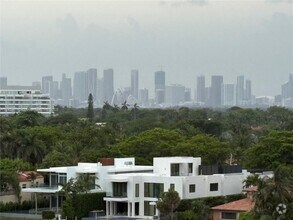 Building Photo - 5313 Collins Ave