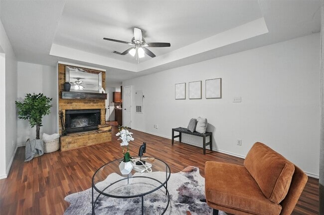 Building Photo - 513 Signal Hill Ct S