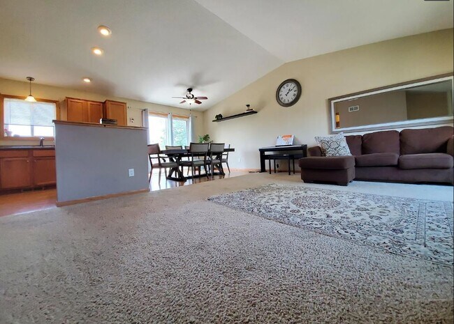Foto del edificio - 5920 Belfry Ln NW