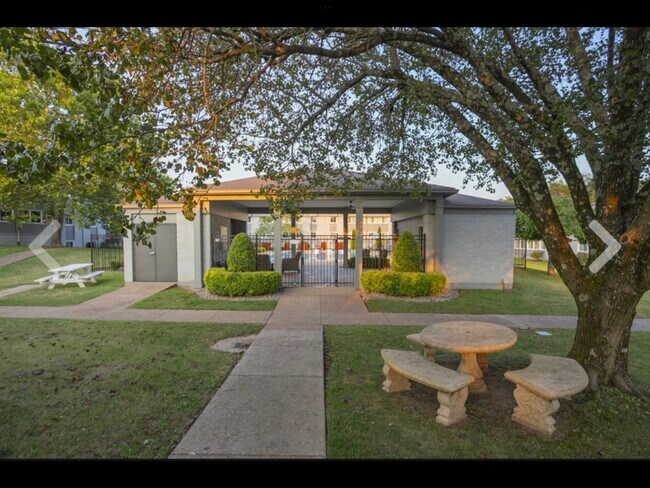 Foto del edificio - 1900 Richard Jones Rd