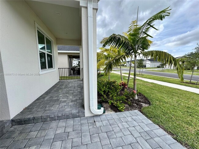 Foto del edificio - 9035 Dahlia Cir