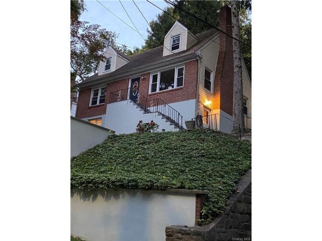 Primary Photo - 38 Midland Ave