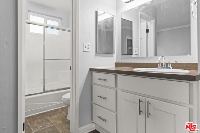 Foto del edificio - 5555 Carlton Way