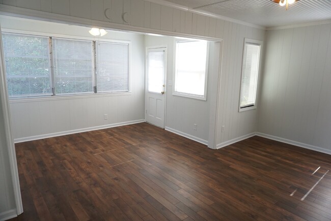 Building Photo - 3BR/1BA Home in Midtown Wilmington - $1,75...