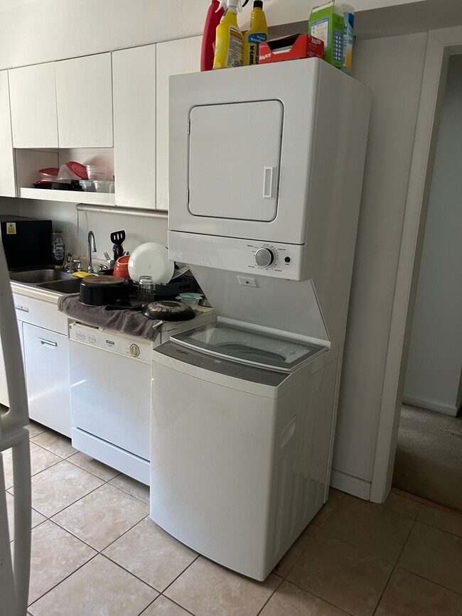 Washer and dryer in unit - 716 N Jackson St