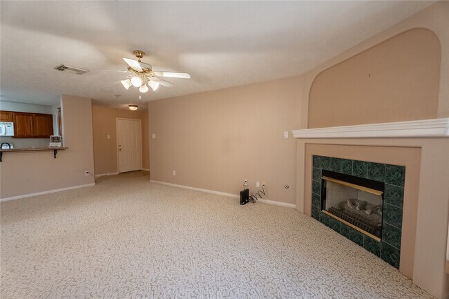 Foto del edificio - 8051 Bay Branch Dr