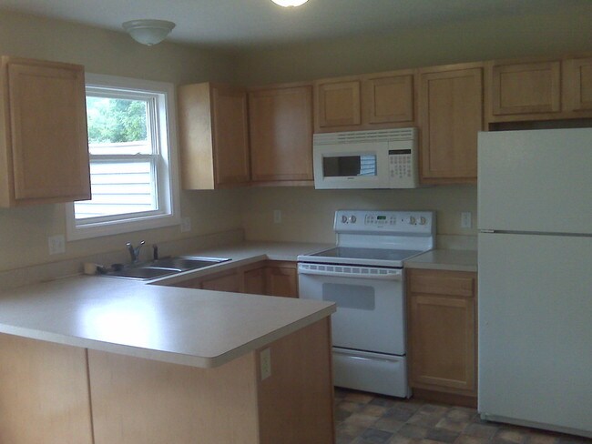 Building Photo - 226 W Elm St