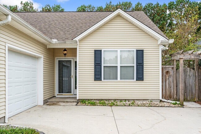 Building Photo - 211 Sand Pebble Dr SE